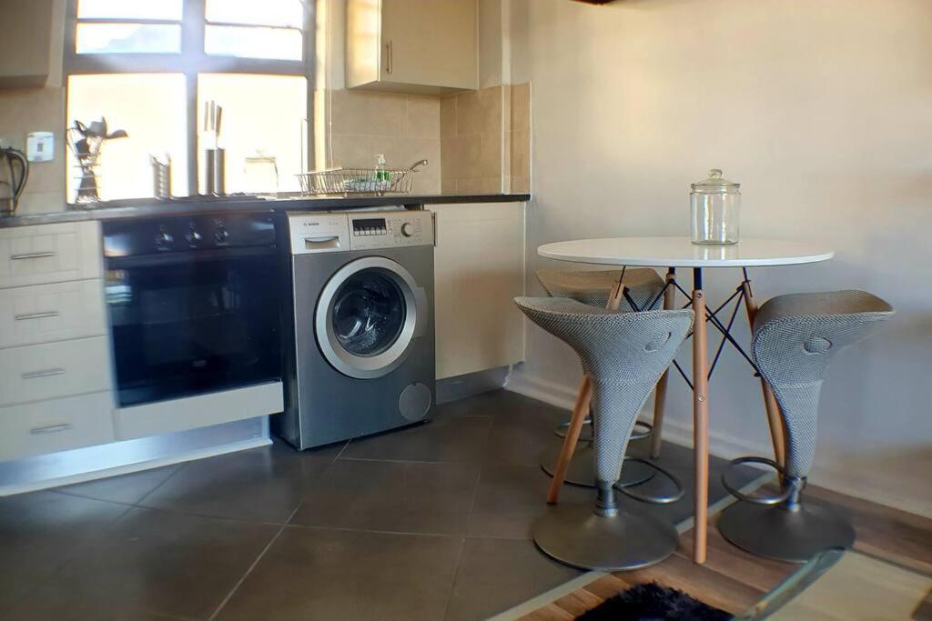Rondebosch Apartment *